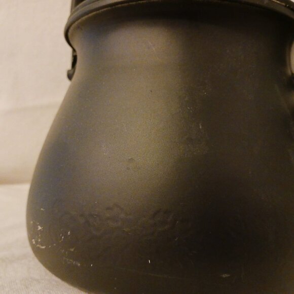 Hand painted Metal Kettle with Barn Scene - Picture 5 of 9